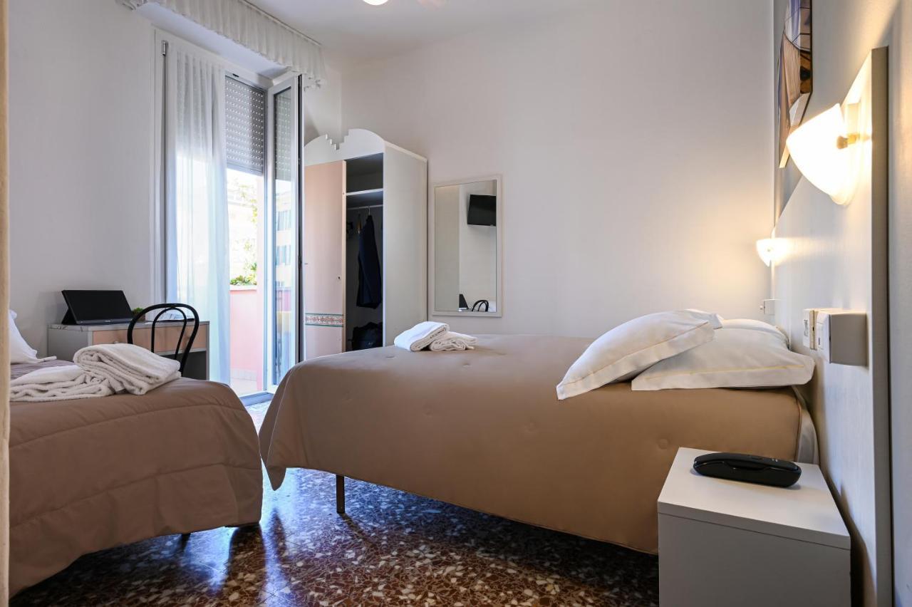 Hotel Amadei Blumen Pesaro