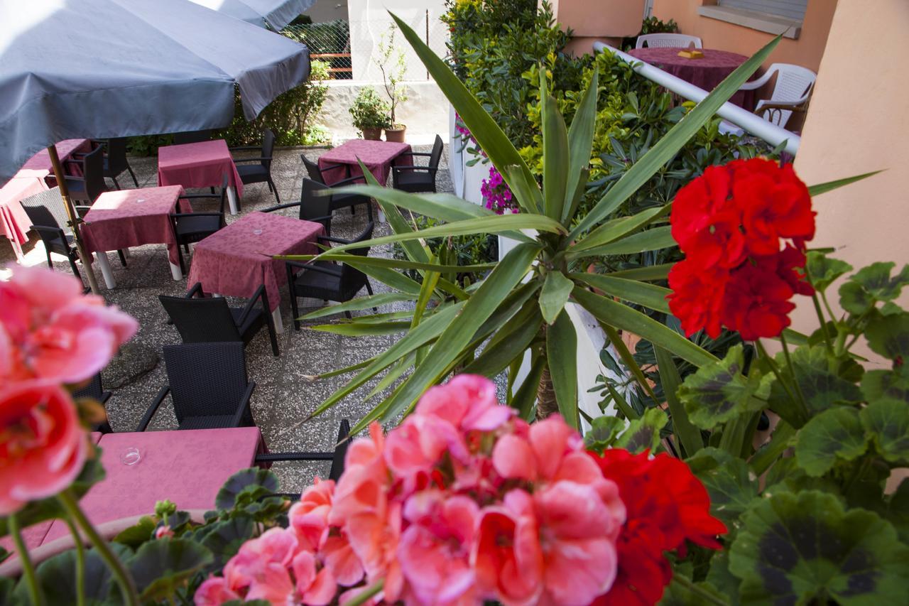 Amadei Blumen 3* Pesaro